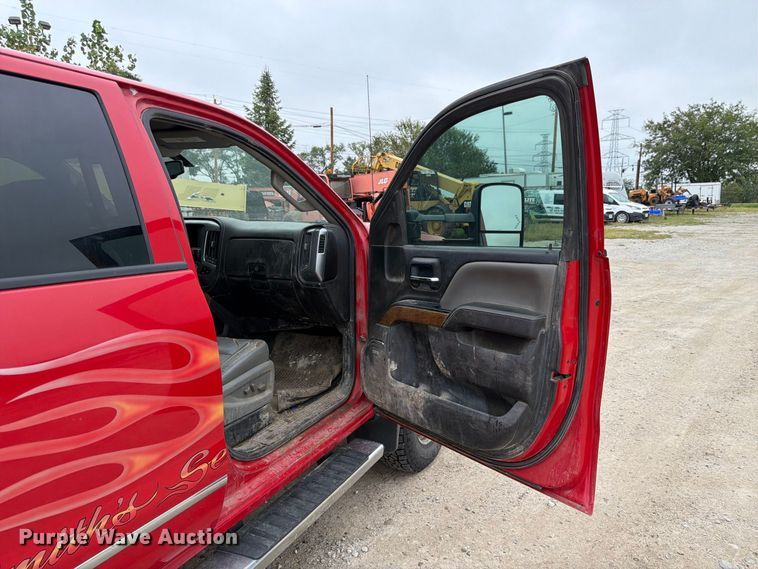 image for item FP3105 2015 Chevrolet Silverado 3500HD Crew Cab pickup truck