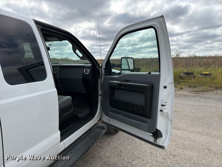 image for item FP3116 2011 Ford F250 Super Duty Ext. Cab pickup truck