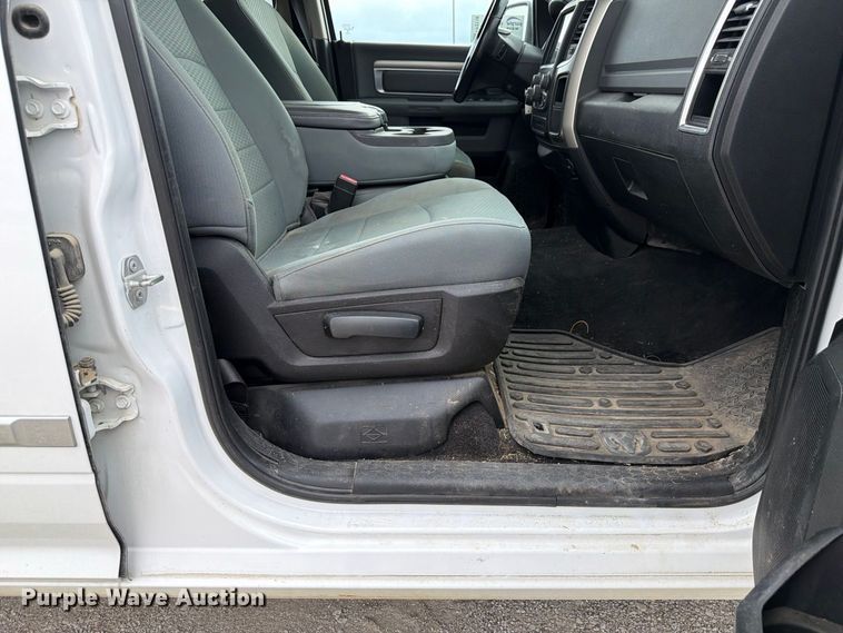 image for item FP3118 2019 RAM 1500 Crew Cab pickup truck