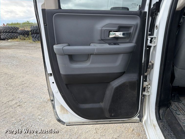 image for item FP3118 2019 RAM 1500 Crew Cab pickup truck