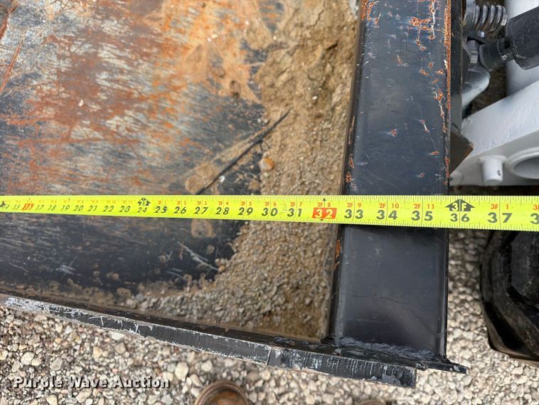 image for item FP4061 2018 Bobcat S550 skid steer loader