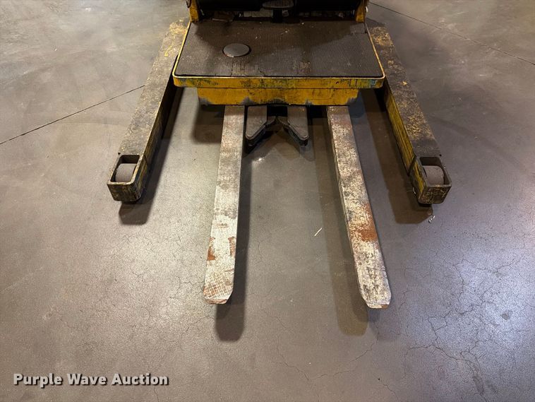 image for item FT3016 Yale SS030BFN24TE155 reach truck