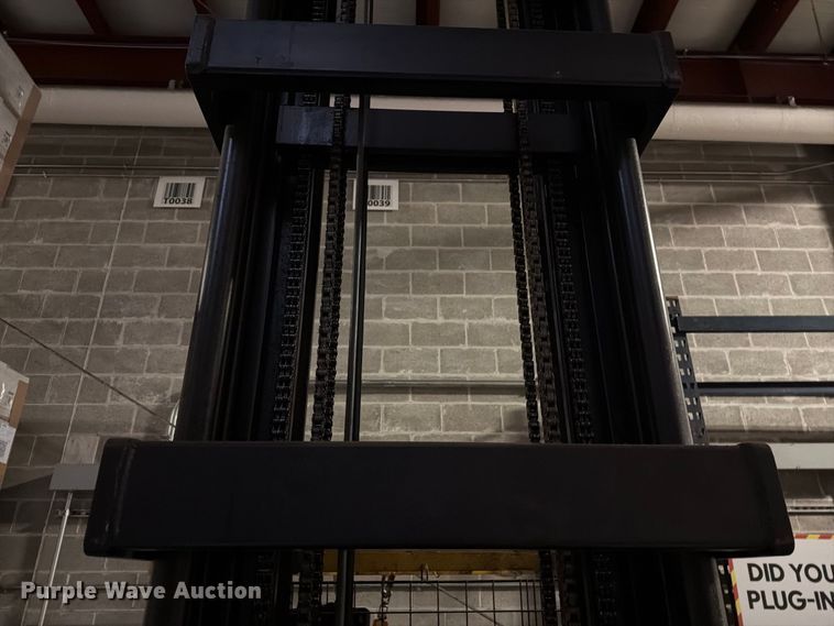 image for item FT3017 Yale SS030BFN24TE155 reach truck