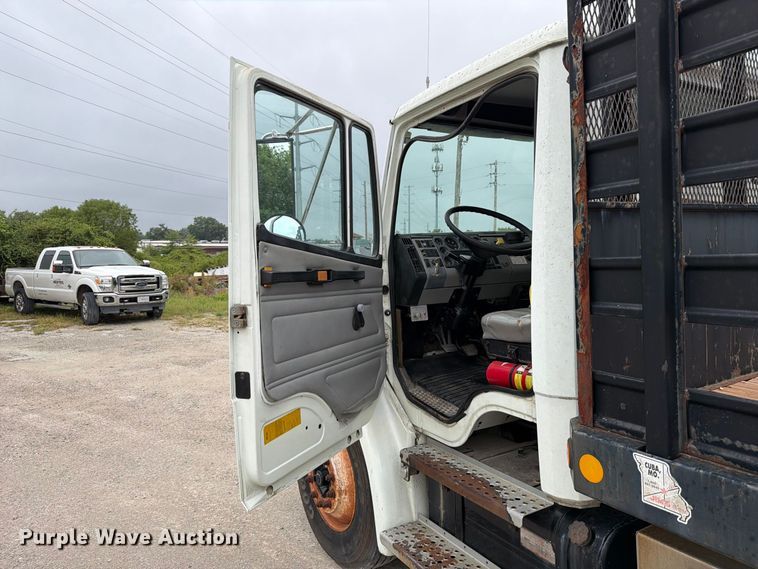 image for item FT6305 2000 Freightliner FL70 flatbed truck