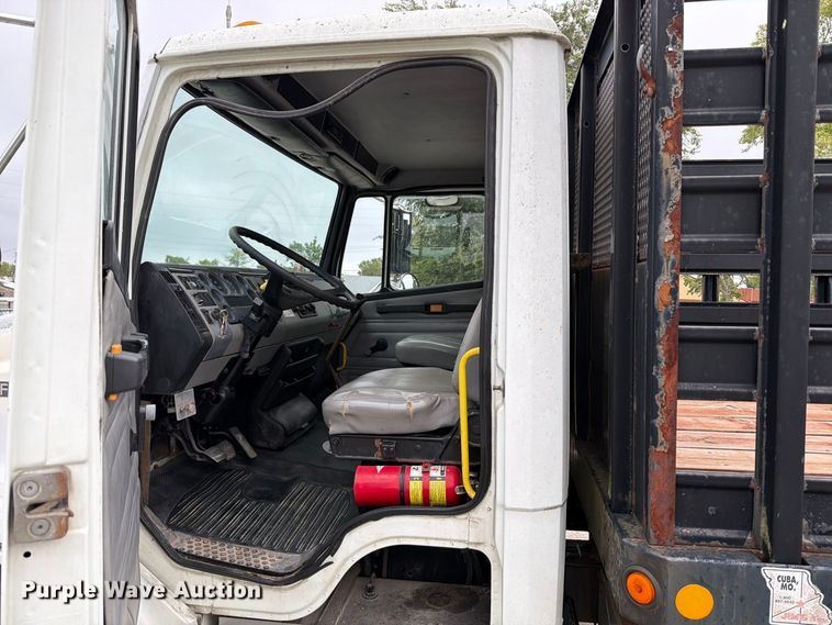 image for item FT6305 2000 Freightliner FL70 flatbed truck
