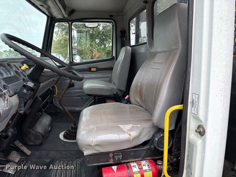 image for item FT6305 2000 Freightliner FL70 flatbed truck