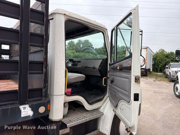 image for item FT6305 2000 Freightliner FL70 flatbed truck