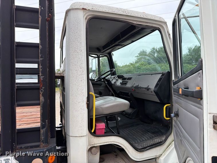 image for item FT6305 2000 Freightliner FL70 flatbed truck