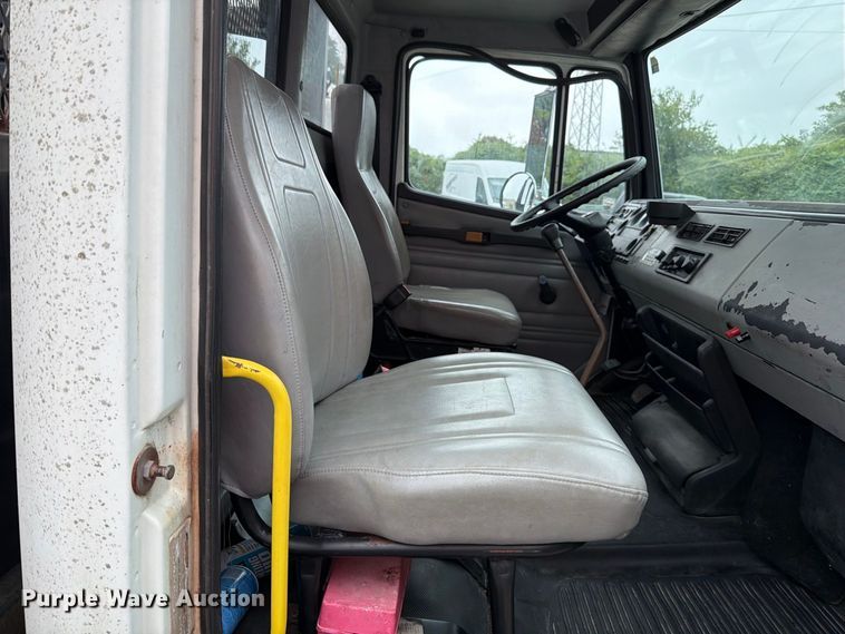 image for item FT6305 2000 Freightliner FL70 flatbed truck