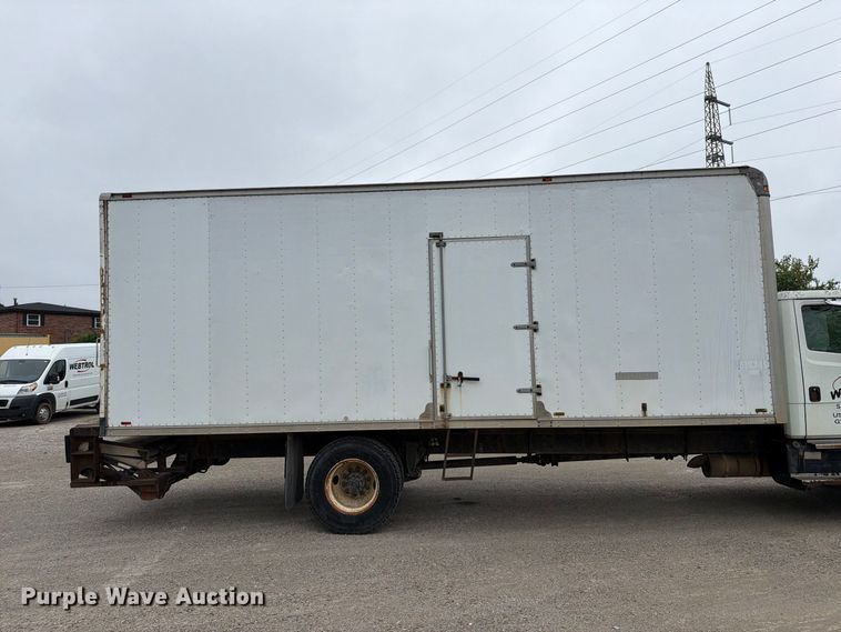 image for item FT6306 2000 Freightliner FL70 box truck