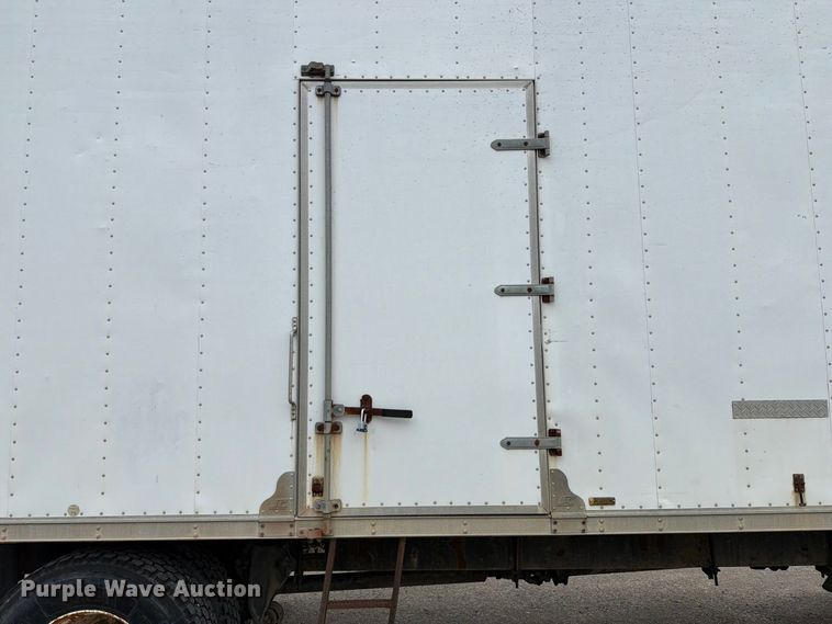 image for item FT6306 2000 Freightliner FL70 box truck