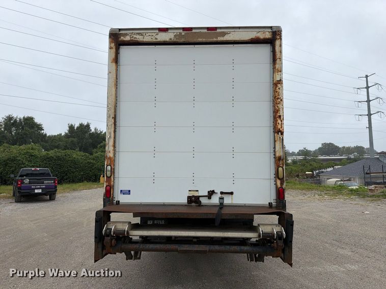image for item FT6306 2000 Freightliner FL70 box truck