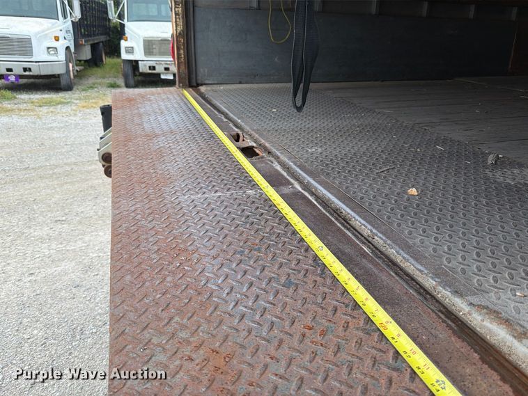 image for item FT6306 2000 Freightliner FL70 box truck