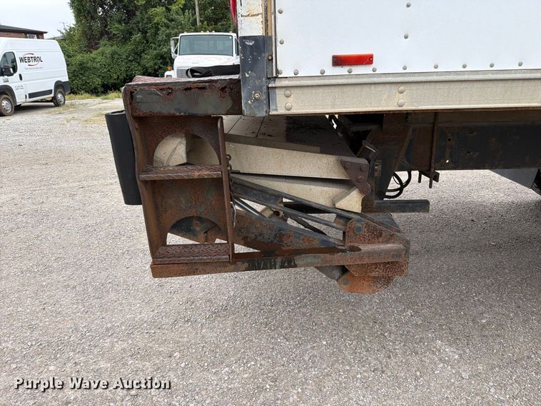 image for item FT6306 2000 Freightliner FL70 box truck