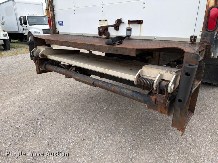 image for item FT6306 2000 Freightliner FL70 box truck