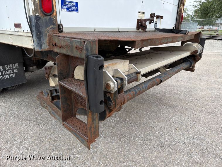 image for item FT6306 2000 Freightliner FL70 box truck