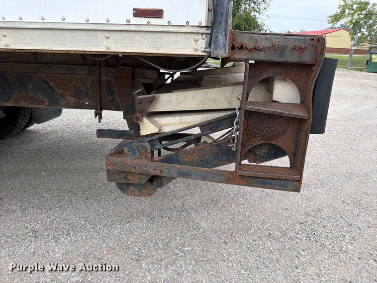 image for item FT6306 2000 Freightliner FL70 box truck