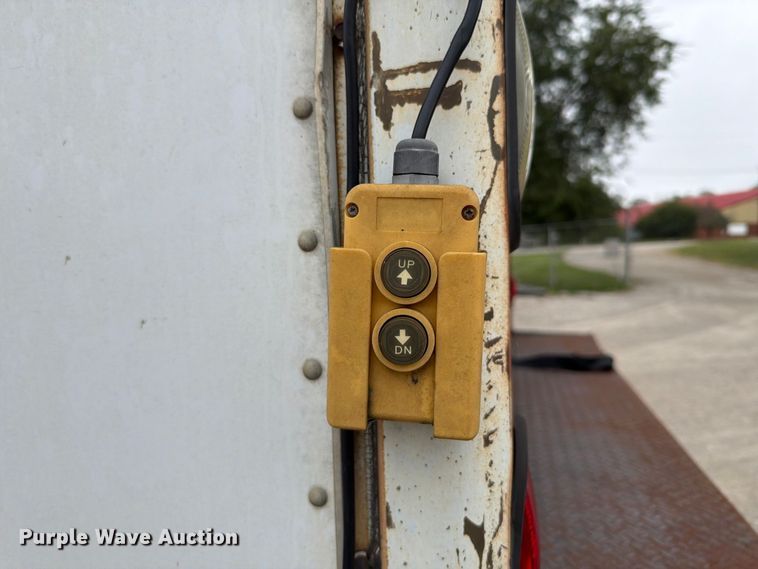 image for item FT6306 2000 Freightliner FL70 box truck