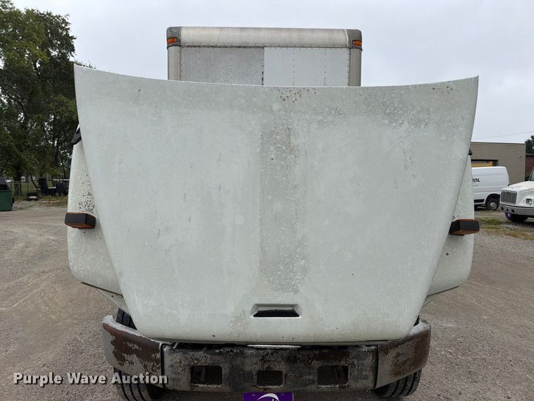 image for item FT6306 2000 Freightliner FL70 box truck
