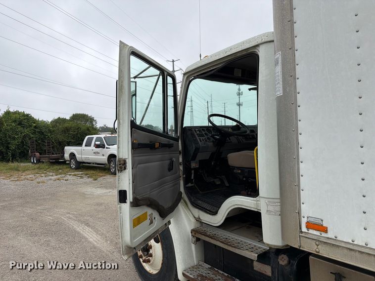 image for item FT6306 2000 Freightliner FL70 box truck