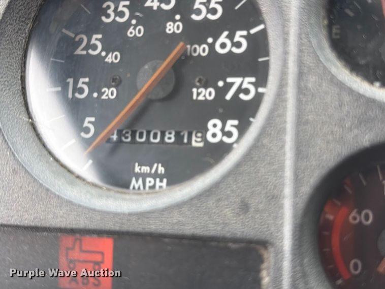 image for item FT6306 2000 Freightliner FL70 box truck