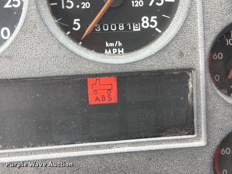 image for item FT6306 2000 Freightliner FL70 box truck