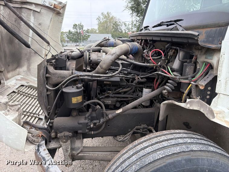 image for item FT6306 2000 Freightliner FL70 box truck
