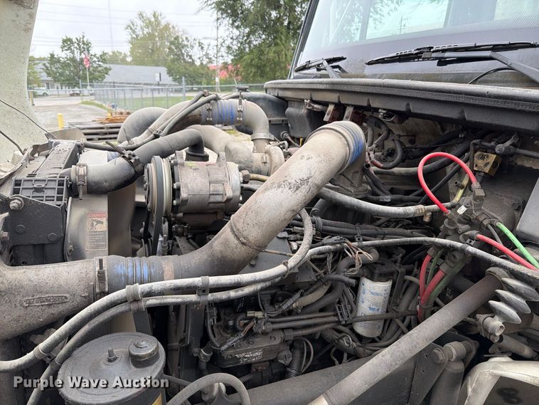 image for item FT6306 2000 Freightliner FL70 box truck