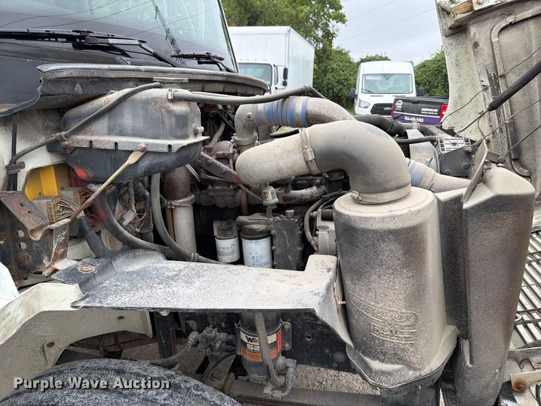image for item FT6306 2000 Freightliner FL70 box truck
