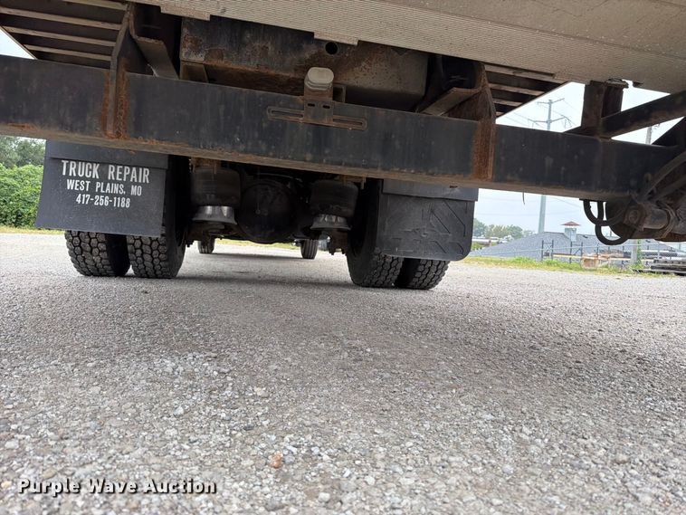 image for item FT6306 2000 Freightliner FL70 box truck