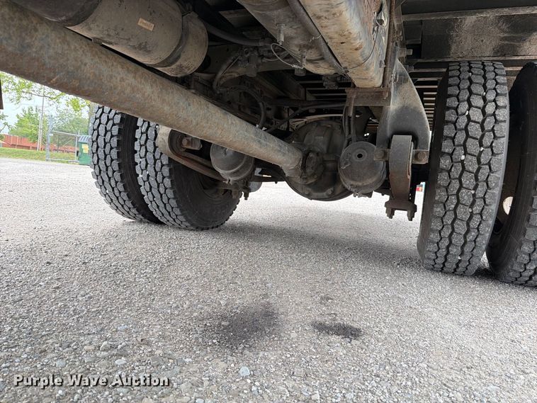 image for item FT6306 2000 Freightliner FL70 box truck