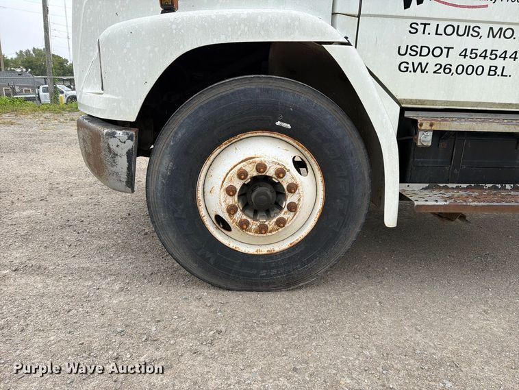 image for item FT6306 2000 Freightliner FL70 box truck