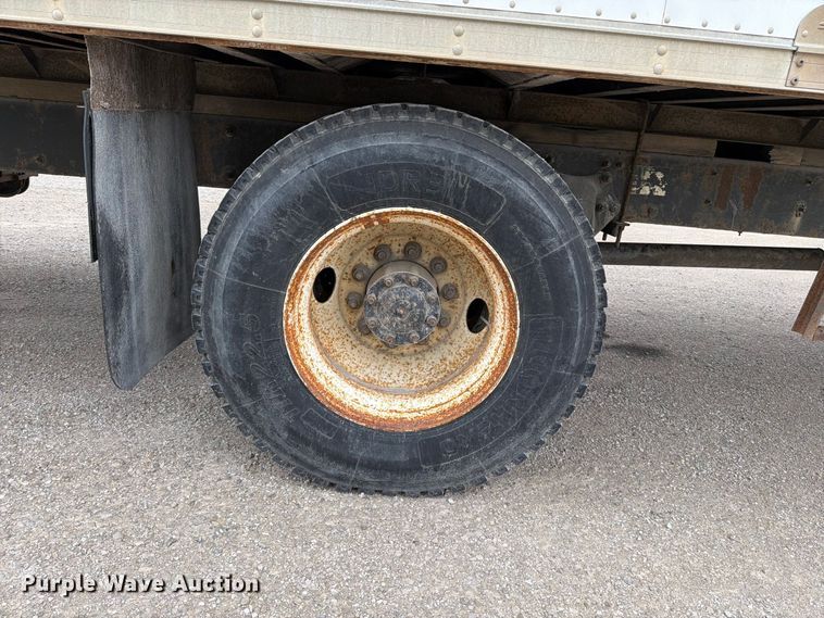 image for item FT6306 2000 Freightliner FL70 box truck
