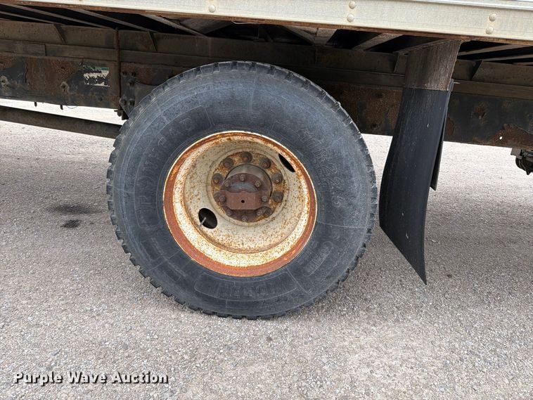 image for item FT6306 2000 Freightliner FL70 box truck