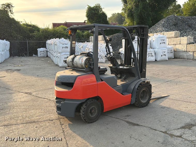 image for item FT6346 Toyota 8FGU25 forklift