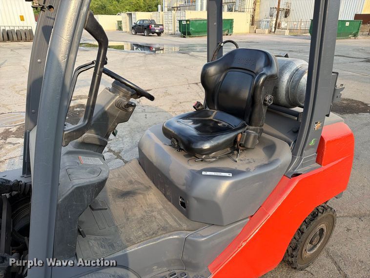 image for item FT6346 Toyota 8FGU25 forklift