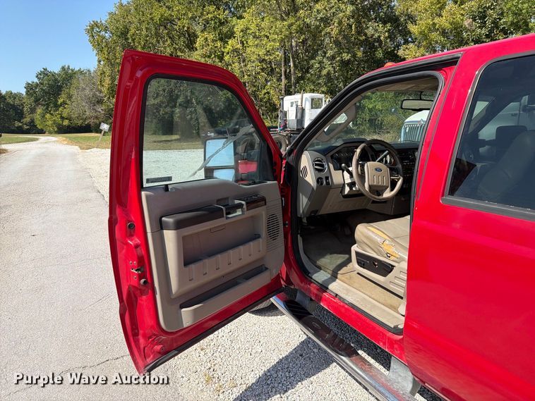 image for item FT6354 2008 Ford F350 Super Duty Crew Cab pickup truck
