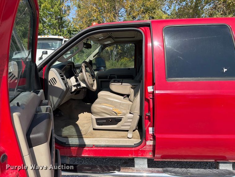 image for item FT6354 2008 Ford F350 Super Duty Crew Cab pickup truck