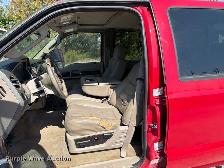 image for item FT6354 2008 Ford F350 Super Duty Crew Cab pickup truck