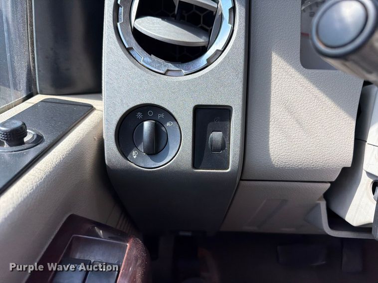image for item FT6354 2008 Ford F350 Super Duty Crew Cab pickup truck