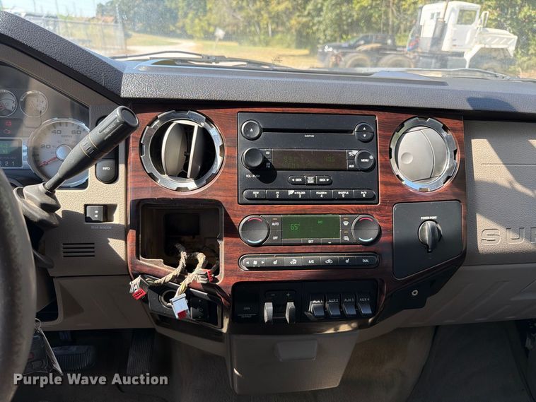 image for item FT6354 2008 Ford F350 Super Duty Crew Cab pickup truck
