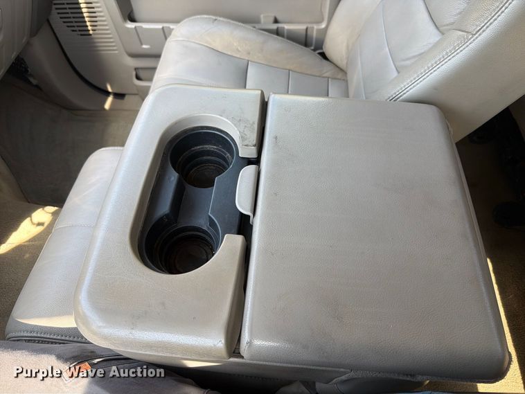 image for item FT6354 2008 Ford F350 Super Duty Crew Cab pickup truck