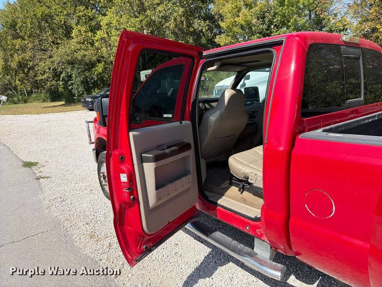 image for item FT6354 2008 Ford F350 Super Duty Crew Cab pickup truck