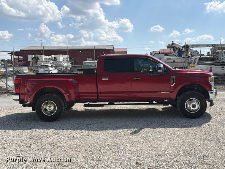 image for item FT6355 2020 Ford F350 Super Duty Crew Cab pickup truck