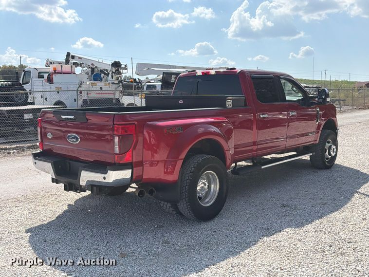 image for item FT6355 2020 Ford F350 Super Duty Crew Cab pickup truck