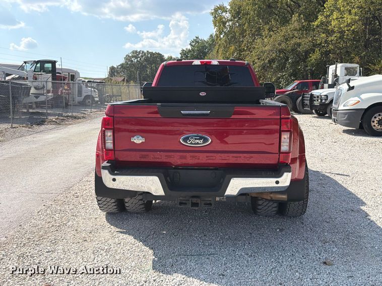 image for item FT6355 2020 Ford F350 Super Duty Crew Cab pickup truck