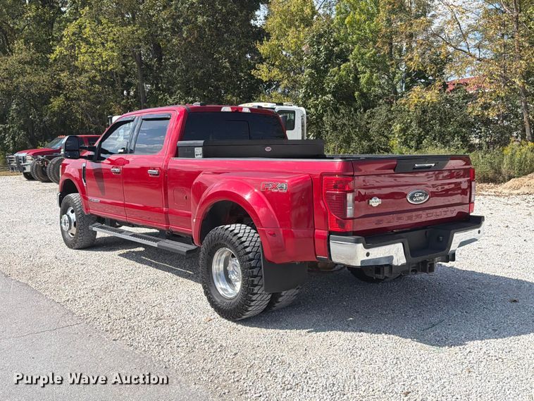 image for item FT6355 2020 Ford F350 Super Duty Crew Cab pickup truck