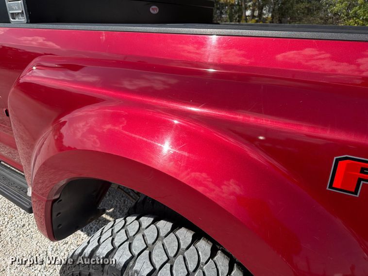 image for item FT6355 2020 Ford F350 Super Duty Crew Cab pickup truck