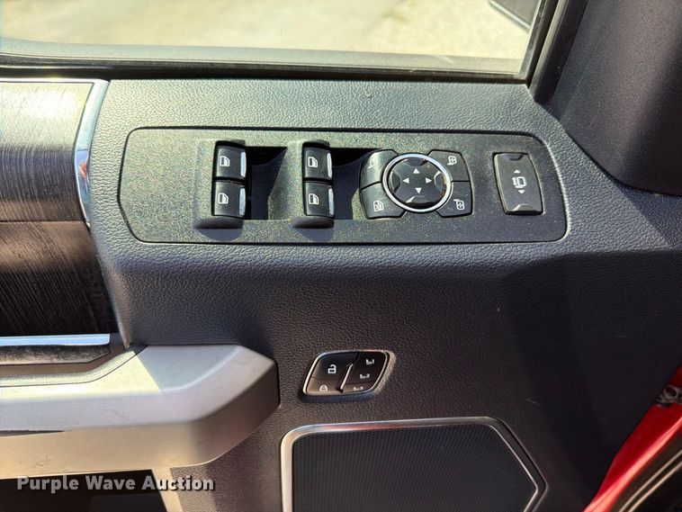 image for item FT6355 2020 Ford F350 Super Duty Crew Cab pickup truck