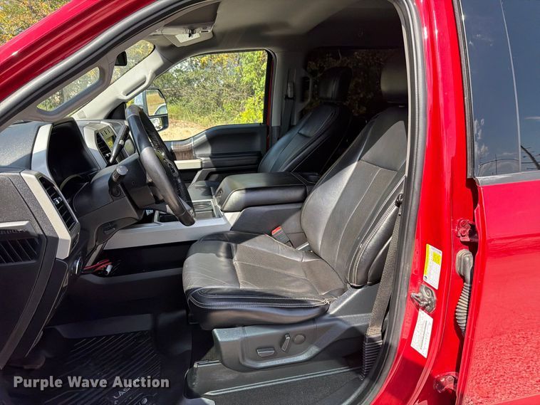 image for item FT6355 2020 Ford F350 Super Duty Crew Cab pickup truck